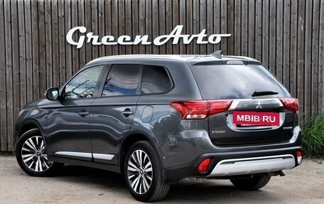 Mitsubishi Outlander III рестайлинг 3, 2019 год, 2 360 000 рублей, 3 фотография