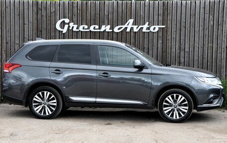 Mitsubishi Outlander III рестайлинг 3, 2019 год, 2 360 000 рублей, 6 фотография