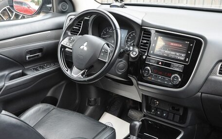 Mitsubishi Outlander III рестайлинг 3, 2019 год, 2 360 000 рублей, 9 фотография