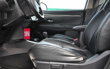 Mitsubishi Outlander III рестайлинг 3, 2019 год, 2 360 000 рублей, 12 фотография