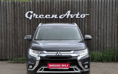 Mitsubishi Outlander III рестайлинг 3, 2019 год, 2 360 000 рублей, 8 фотография