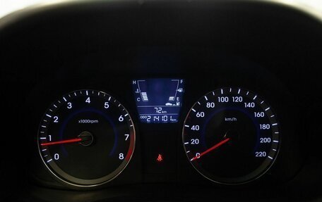 Hyundai Solaris II рестайлинг, 2011 год, 740 000 рублей, 23 фотография