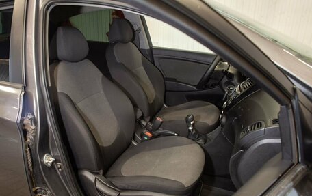 Hyundai Solaris II рестайлинг, 2011 год, 740 000 рублей, 32 фотография