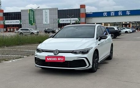 Volkswagen Golf VIII, 2022 год, 1 680 000 рублей, 2 фотография