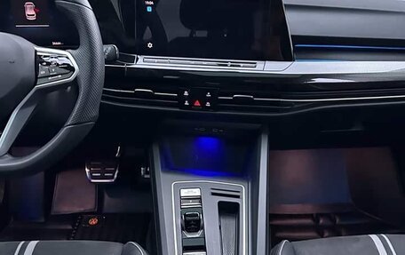Volkswagen Golf VIII, 2022 год, 1 680 000 рублей, 18 фотография