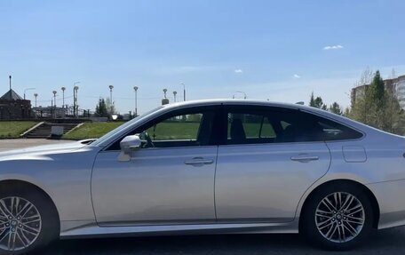 Toyota Crown, 2022 год, 3 800 000 рублей, 10 фотография