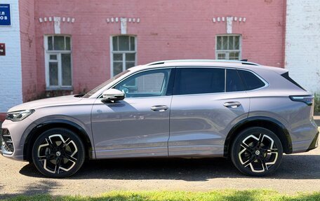 Volkswagen Tiguan, 2024 год, 4 450 000 рублей, 3 фотография