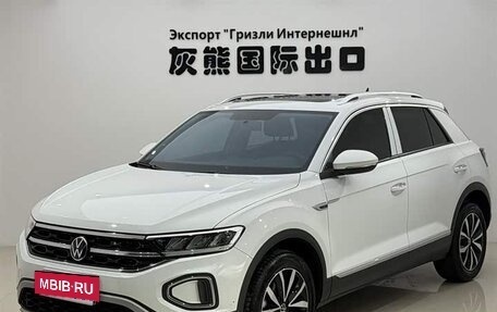 Volkswagen T-Roc I, 2023 год, 1 665 000 рублей, 3 фотография