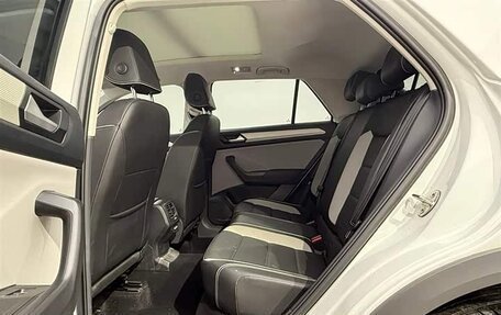 Volkswagen T-Roc I, 2023 год, 1 665 000 рублей, 9 фотография