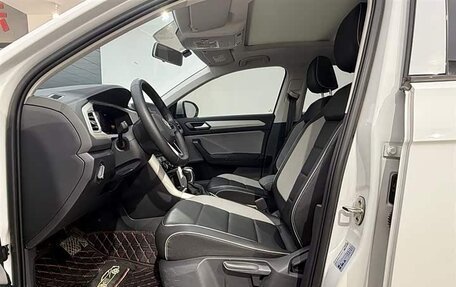 Volkswagen T-Roc I, 2023 год, 1 665 000 рублей, 8 фотография