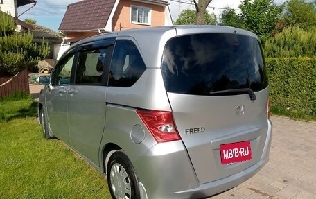 Honda Freed I, 2010 год, 1 100 000 рублей, 2 фотография
