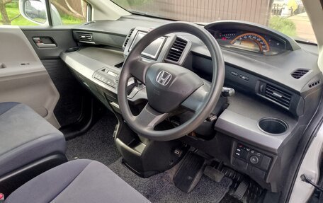 Honda Freed I, 2010 год, 1 100 000 рублей, 15 фотография