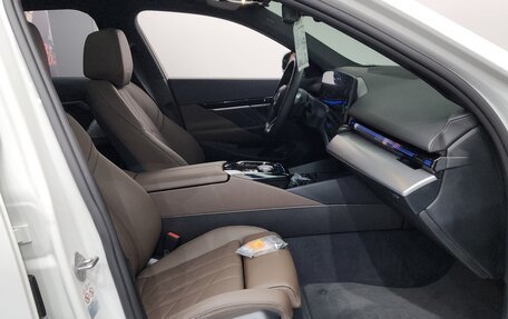 BMW 5 серия, 2024 год, 5 241 010 рублей, 17 фотография