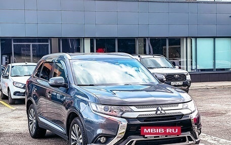 Mitsubishi Outlander III рестайлинг 3, 2020 год, 2 281 081 рублей, 2 фотография