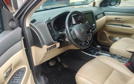Mitsubishi Outlander III рестайлинг 3, 2021 год, 2 500 000 рублей, 6 фотография