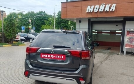 Mitsubishi Outlander III рестайлинг 3, 2021 год, 2 500 000 рублей, 12 фотография