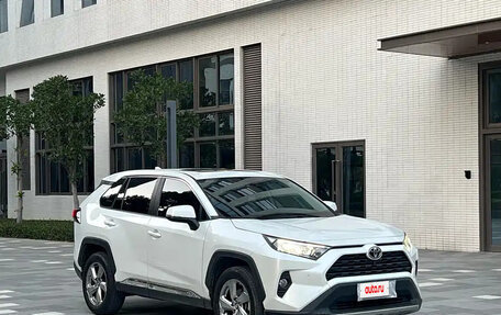 Toyota RAV4, 2023 год, 2 100 123 рублей, 3 фотография