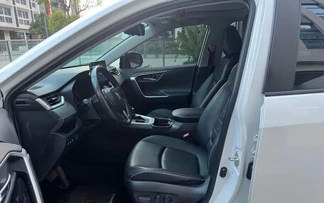 Toyota RAV4, 2023 год, 2 100 123 рублей, 4 фотография