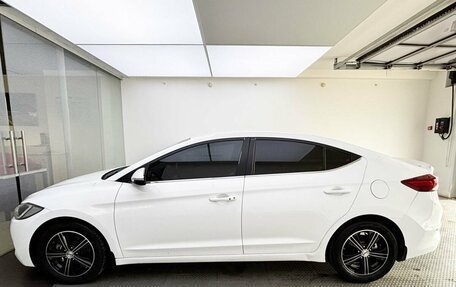 Hyundai Elantra VI рестайлинг, 2016 год, 1 400 000 рублей, 10 фотография