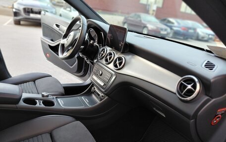 Mercedes-Benz CLA, 2018 год, 3 300 000 рублей, 18 фотография