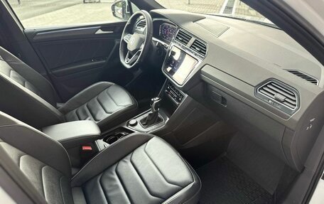 Volkswagen Tiguan II, 2021 год, 4 235 000 рублей, 18 фотография