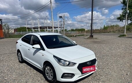 Hyundai Solaris II рестайлинг, 2017 год, 1 400 000 рублей, 1 фотография