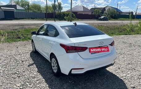 Hyundai Solaris II рестайлинг, 2017 год, 1 400 000 рублей, 3 фотография