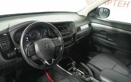 Mitsubishi Outlander III рестайлинг 3, 2018 год, 2 315 000 рублей, 9 фотография
