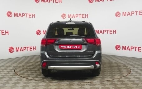 Mitsubishi Outlander III рестайлинг 3, 2018 год, 2 315 000 рублей, 6 фотография