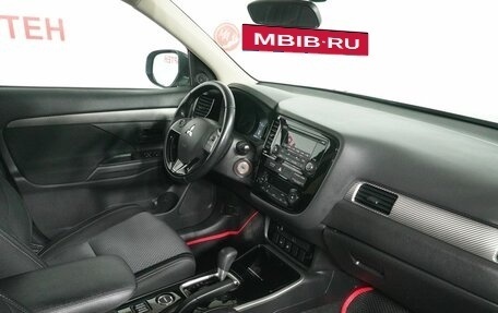 Mitsubishi Outlander III рестайлинг 3, 2018 год, 2 315 000 рублей, 10 фотография