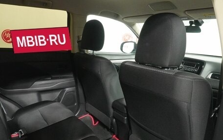 Mitsubishi Outlander III рестайлинг 3, 2018 год, 2 315 000 рублей, 11 фотография