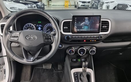 Hyundai Venue I, 2022 год, 1 600 000 рублей, 8 фотография