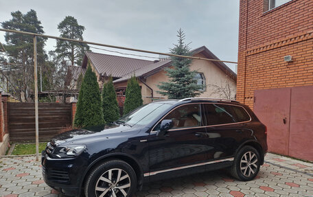 Volkswagen Touareg III, 2014 год, 2 590 000 рублей, 3 фотография