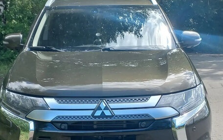 Mitsubishi Outlander III рестайлинг 3, 2019 год, 2 365 000 рублей, 2 фотография