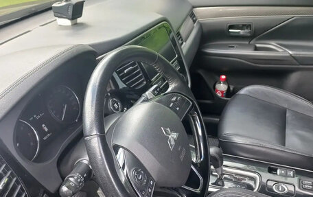 Mitsubishi Outlander III рестайлинг 3, 2019 год, 2 365 000 рублей, 6 фотография