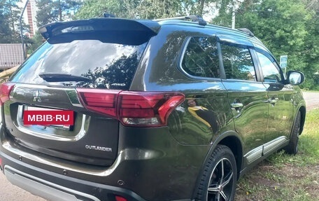 Mitsubishi Outlander III рестайлинг 3, 2019 год, 2 365 000 рублей, 4 фотография