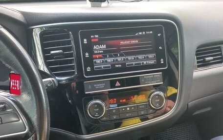 Mitsubishi Outlander III рестайлинг 3, 2019 год, 2 365 000 рублей, 8 фотография