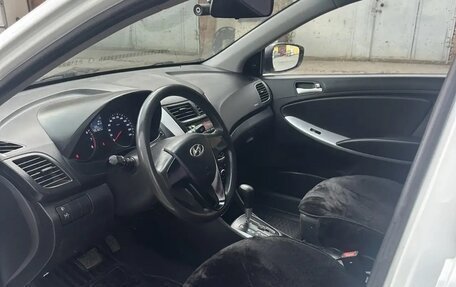 Hyundai Solaris II рестайлинг, 2011 год, 690 000 рублей, 5 фотография