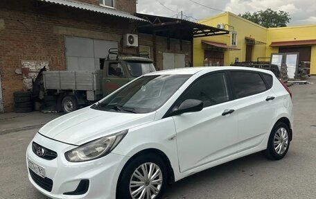 Hyundai Solaris II рестайлинг, 2011 год, 690 000 рублей, 3 фотография