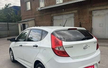 Hyundai Solaris II рестайлинг, 2011 год, 690 000 рублей, 4 фотография