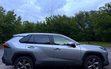 Toyota RAV4, 2018 год, 3 700 000 рублей, 2 фотография
