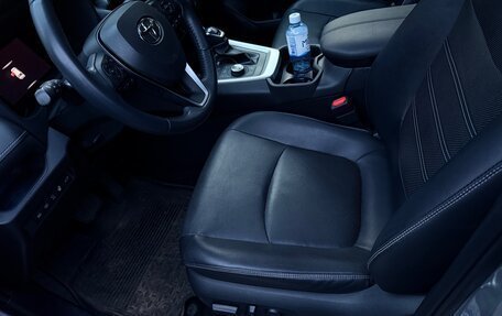 Toyota RAV4, 2018 год, 3 700 000 рублей, 6 фотография