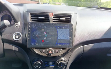 Hyundai Solaris II рестайлинг, 2014 год, 800 000 рублей, 13 фотография