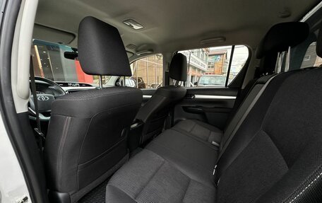 Toyota Hilux VIII, 2021 год, 3 680 000 рублей, 24 фотография