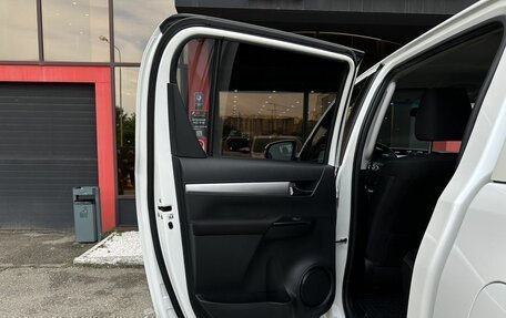 Toyota Hilux VIII, 2021 год, 3 680 000 рублей, 23 фотография