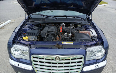 Chrysler 300C II, 2006 год, 1 100 000 рублей, 11 фотография