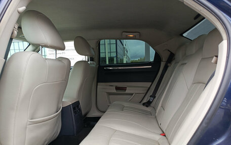 Chrysler 300C II, 2006 год, 1 100 000 рублей, 15 фотография