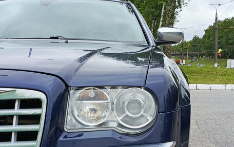 Chrysler 300C II, 2006 год, 1 100 000 рублей, 21 фотография