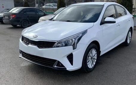 KIA Rio IV, 2021 год, 1 800 000 рублей, 1 фотография