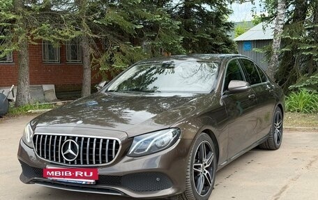 Mercedes-Benz E-Класс, 2016 год, 2 250 000 рублей, 6 фотография